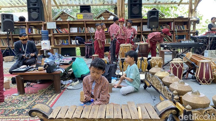 Keseruan Anak-anak Belajar Kearifan Lokal Seperti Permainan Tradisional di Bumi Karuhun Sukabumi